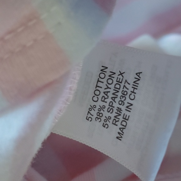 Liz Claiborne pajama set small flaw - Picture 12 of 12